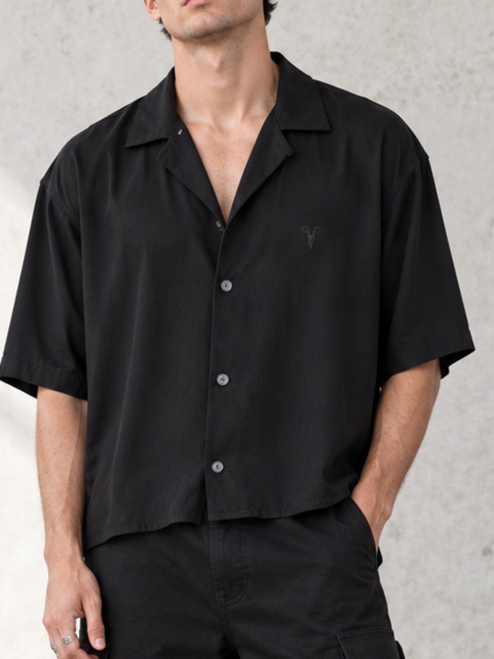 AllSaints Men’s XL Black Ramskull Relaxed Boxy Short Sleeve Camp Shirt